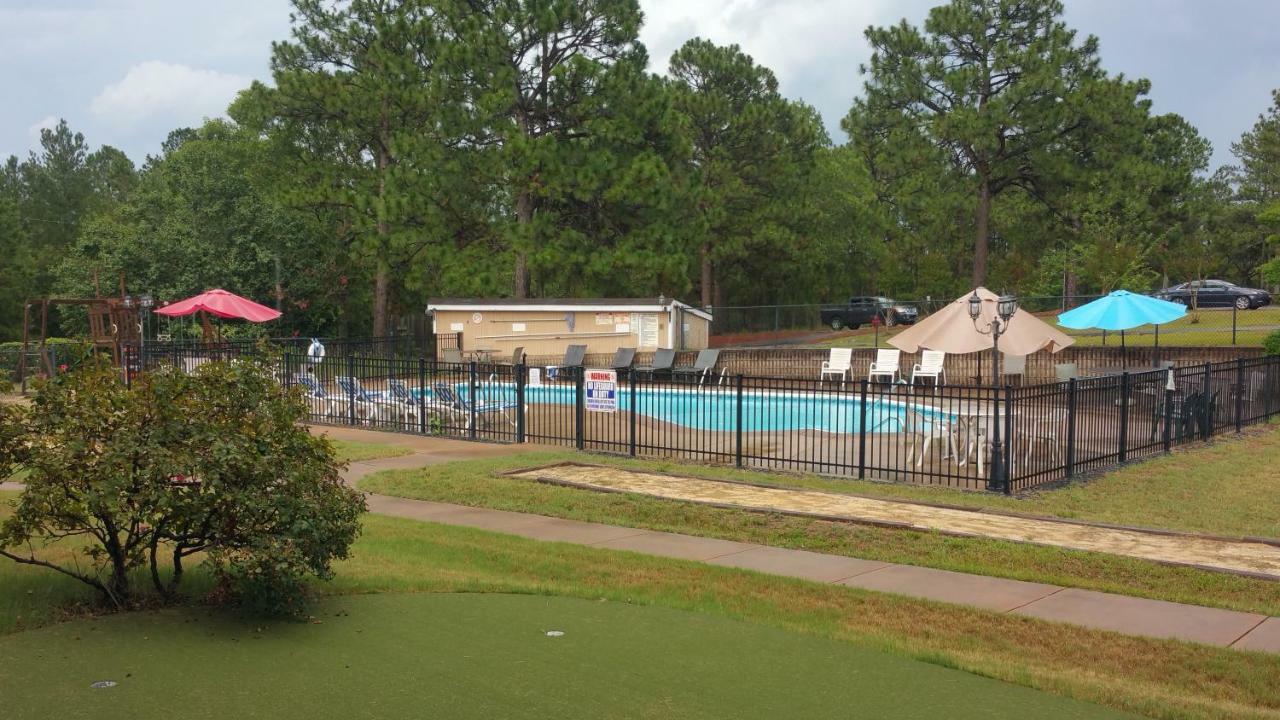 Carolina Pine Inn Near Southern Pines-Pinehurst Pinebluff Exterior photo